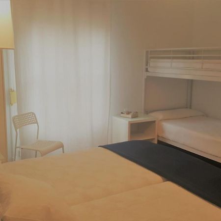 Hostal Santa Isabel Мадрид Екстериор снимка