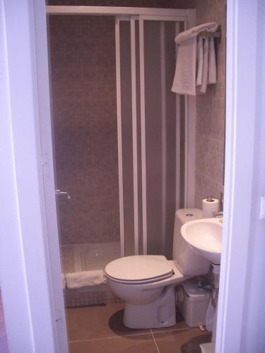 Hostal Santa Isabel Мадрид Екстериор снимка