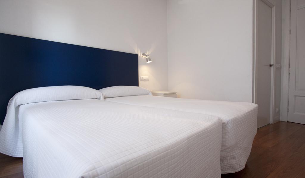 Hostal Santa Isabel Мадрид Екстериор снимка