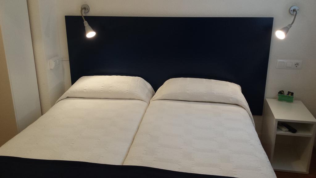 Hostal Santa Isabel Мадрид Екстериор снимка