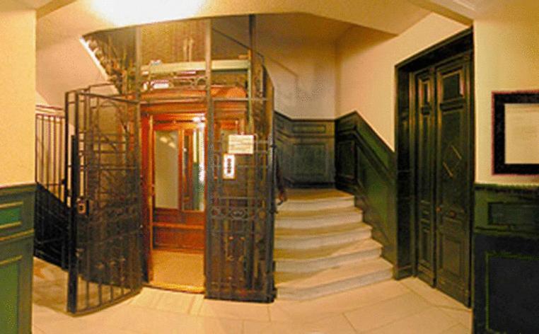 Hostal Santa Isabel Мадрид Екстериор снимка