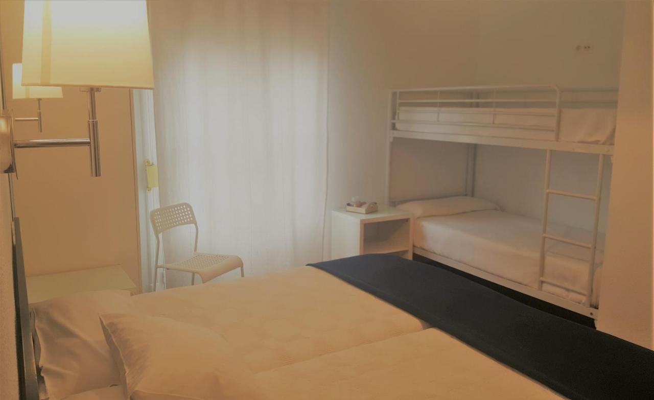 Hostal Santa Isabel Мадрид Екстериор снимка