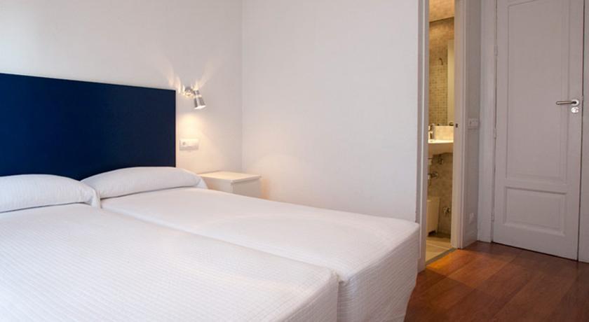 Hostal Santa Isabel Мадрид Стая снимка